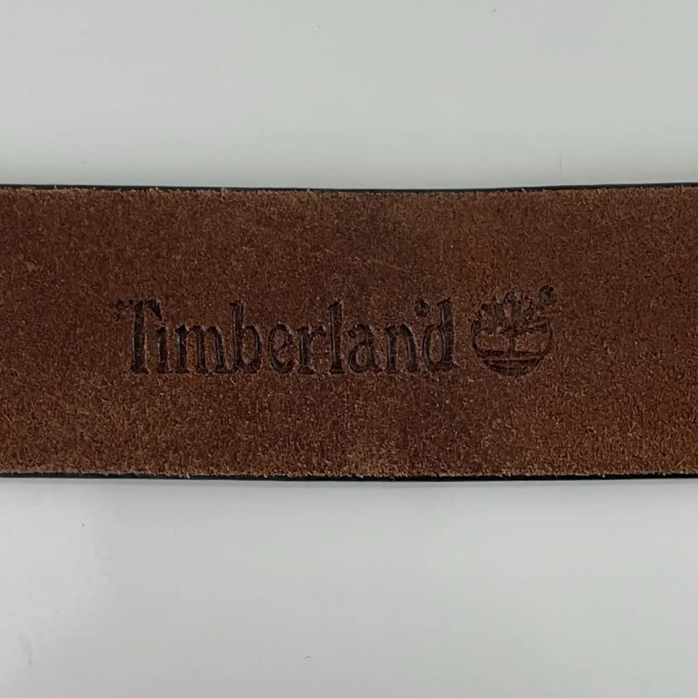 Timberland men’s Size 38 light brown‎ leather belt. Matte silver colored buckle.